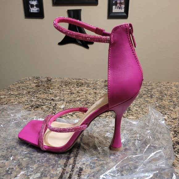 Scrappy Pink 7.5 heel sparkle Ankle Strap ✨️ - Picture 5 of 5